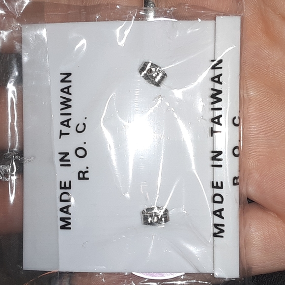 Nwt purple circle earrings - Picture 3 of 3